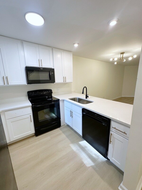 Building Photo - 908 Hearthridge Ct