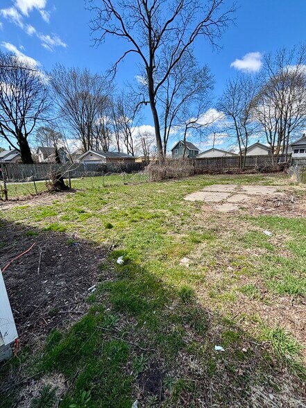Building Photo - 1329 Roosevelt Ave