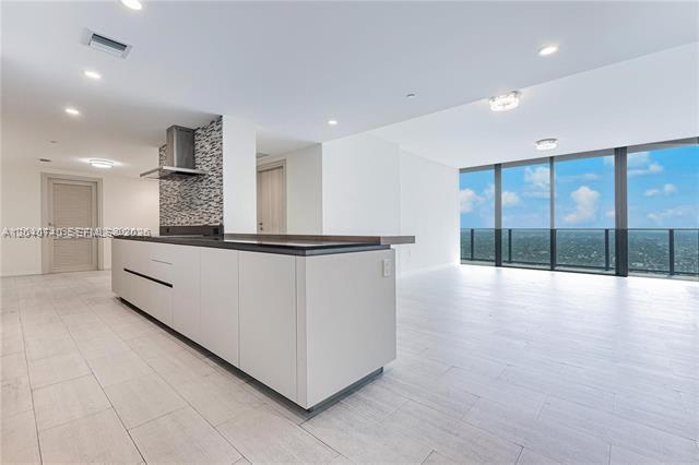 Building Photo - 1000 Brickell Plz