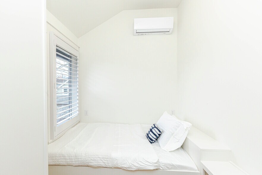 Building Photo - 2213 Belmont Blvd