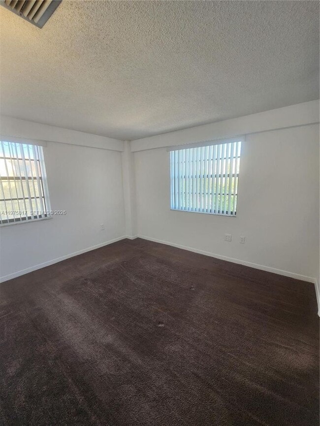 Building Photo - 777 SW 9th Ave