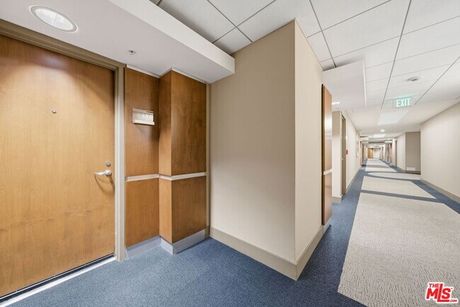 Building Photo - 13700 Marina Pointe Dr