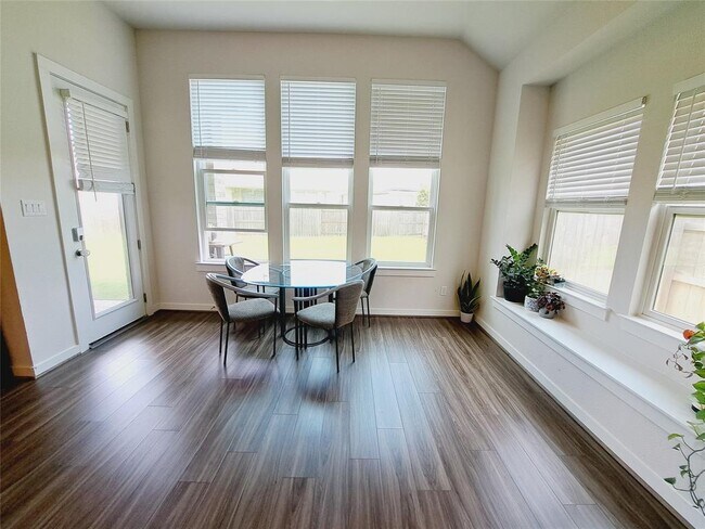 Building Photo - 4315 Hood Park Dr