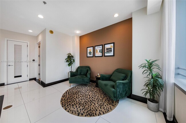 Building Photo - 1395 Brickell Ave