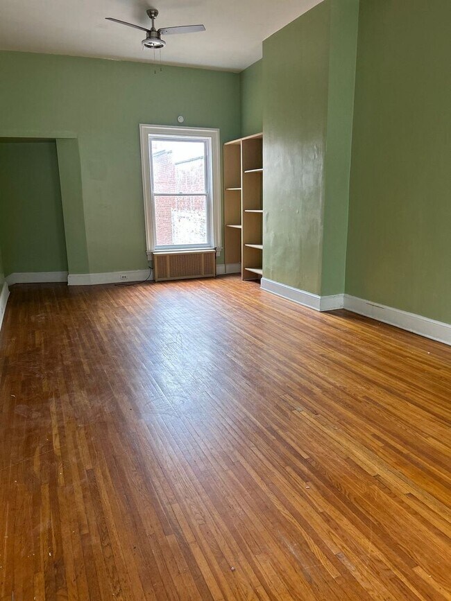 Building Photo - 475 W Market St