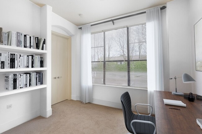 Building Photo - 2600 Hillsboro Pike