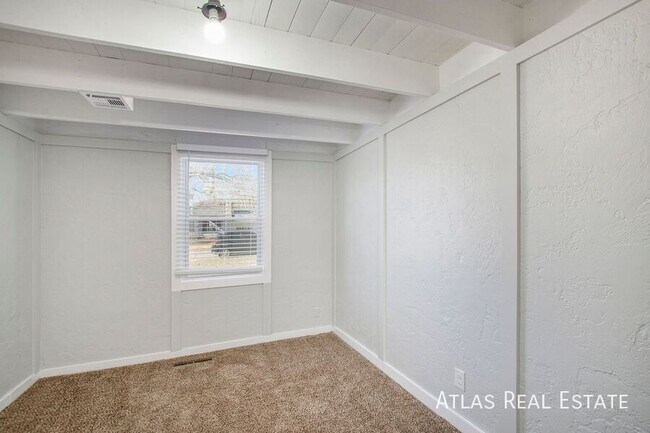 Building Photo - 5335 Reeds Rd