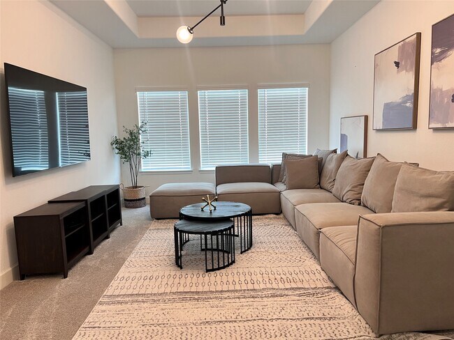 Building Photo - 176 Sweeping Valley Dr