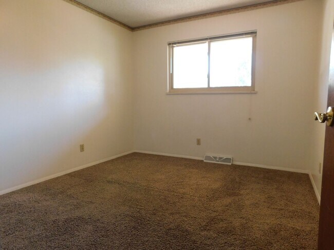 Building Photo - Home in Paradise Hills Sub-Division