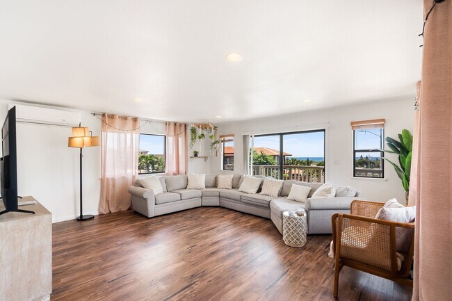 Building Photo - Large Island Getaway in Sunny Kapolei