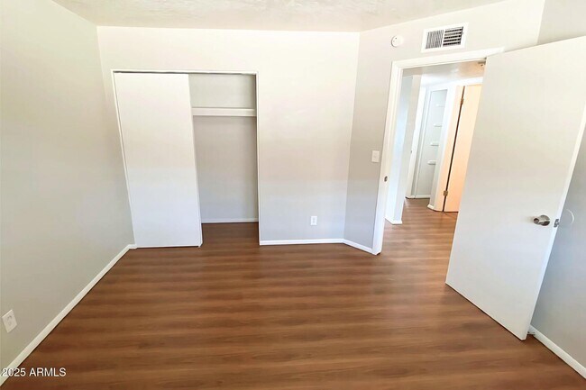 Building Photo - 208 S Doran