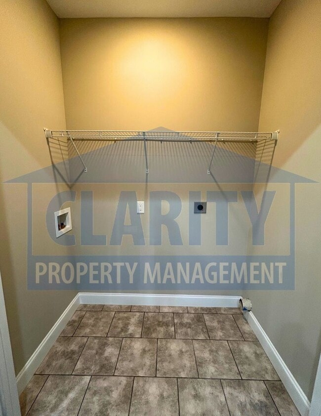 Building Photo - Two-bedroom Townhome!