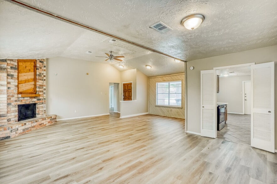 Building Photo - 8403 Quail Burg Ln