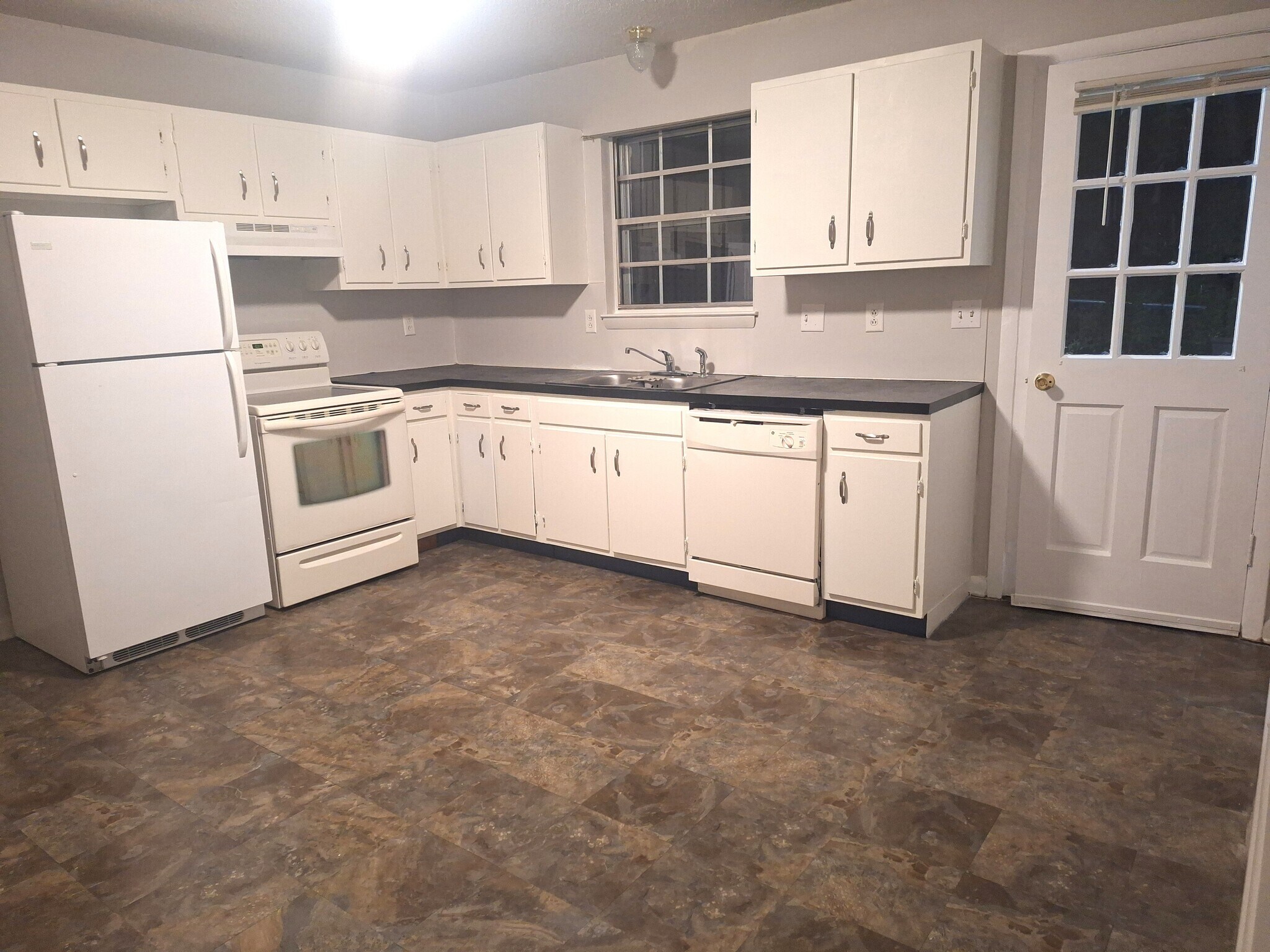 Kitchen - 545 Bruning Ln