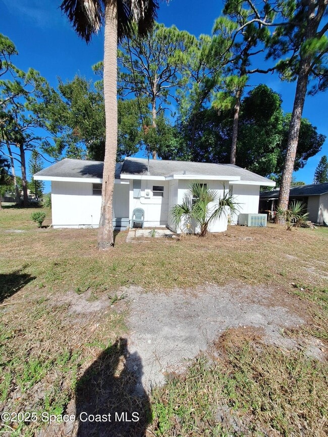 Building Photo - 4065 Coquina Ave