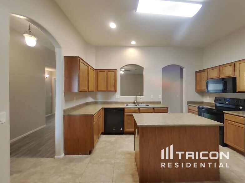 Building Photo - 17601 N Vera Cruz Ave