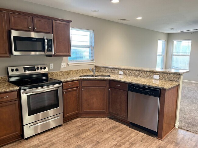 Building Photo - Single Level 2 Bed 2 Car Attached Villa in Blue Springs