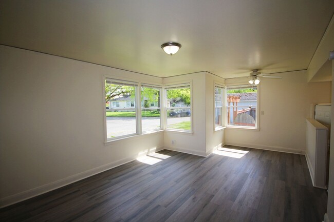 Building Photo - 3257