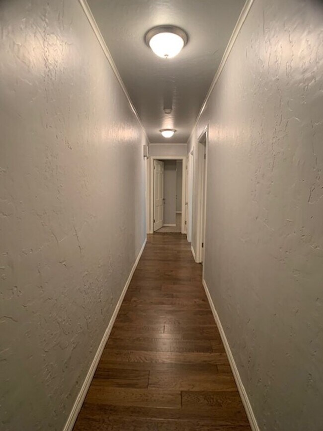 Building Photo - 3 Bed Home OKC - Move in Deposit-Free! (If Qualified)