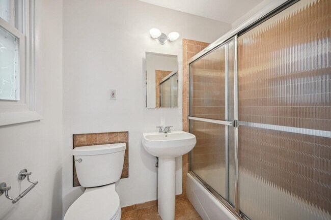 Building Photo - 2711 Elnora St