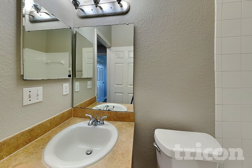 Building Photo - 2075 Sunflower St