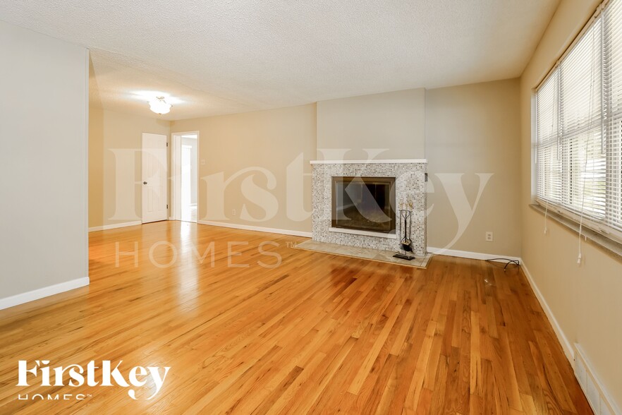 Building Photo - 13420 Old Jamestown Rd