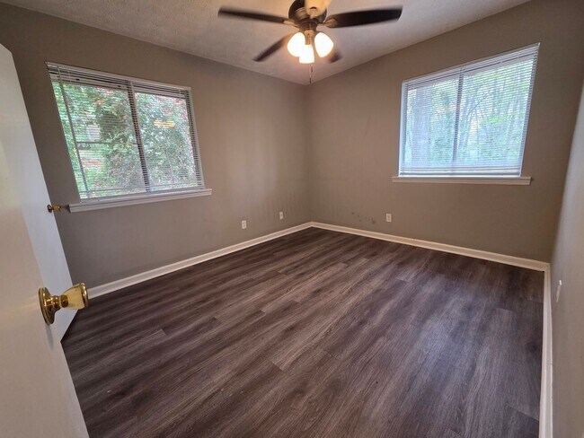 Building Photo - 82a Cedar Dr