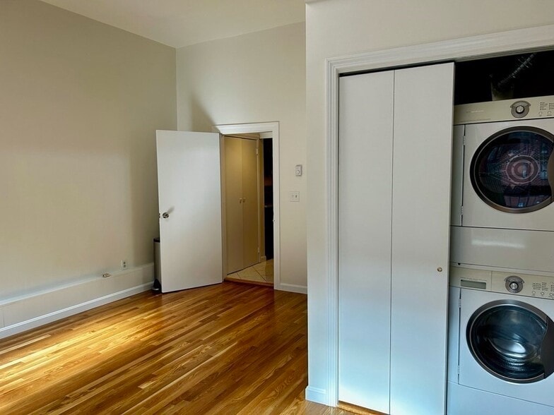 Building Photo - 330 Beacon St