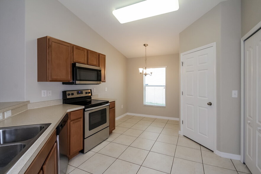 Building Photo - 10620 Shady Preserve Dr