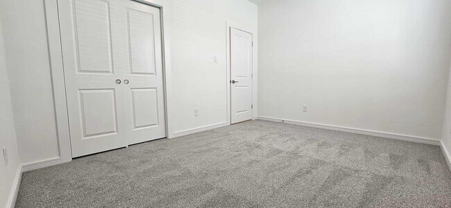 Building Photo - 8442 Bay Oaks Dr