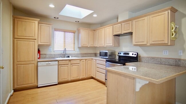 Building Photo - 4732 Manitoba Dr