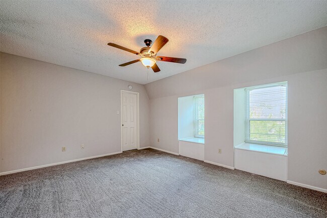 Building Photo - 432 N Post Oak Ln