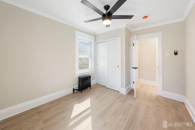 Building Photo - 536 Spruce Ave