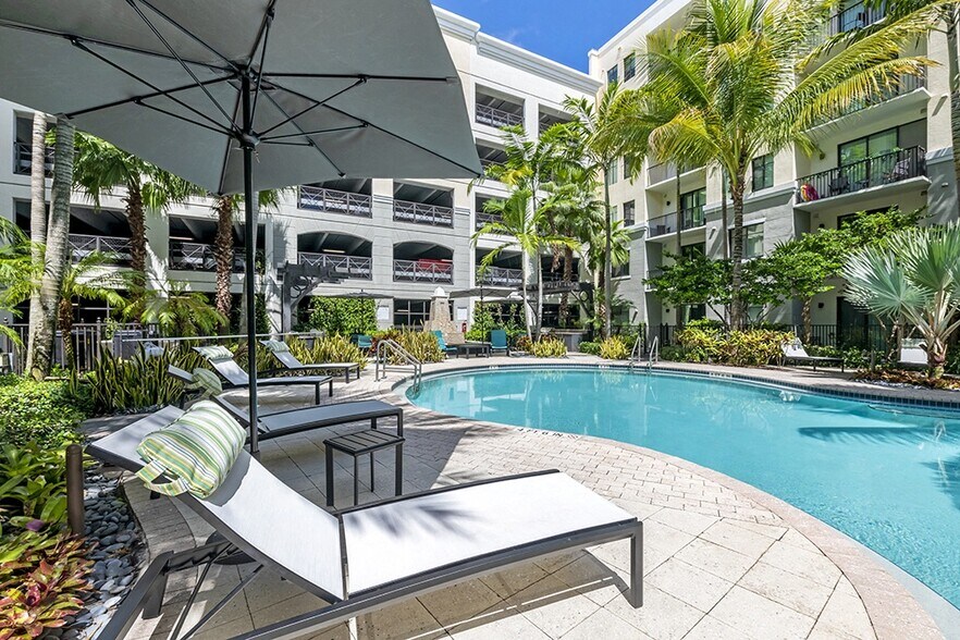 Building Photo - Advenir at Lighthouse Point