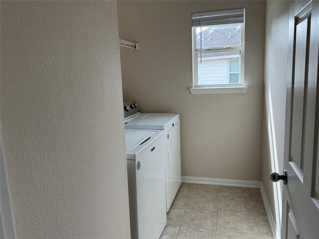 Building Photo - 8147 Barnes Ridge Ln