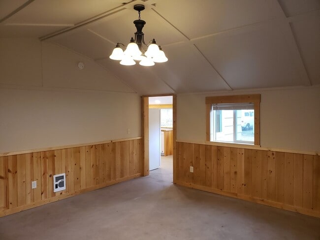 Building Photo - 2BDR/1BA Single-level Newly remodeled house in the country off of Rocky Point Rd.