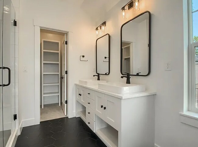 Building Photo - "Spacious 3-Bed Townhouse in Arvada with 2.5 Baths & 1854 Sq Ft of Comfort!"