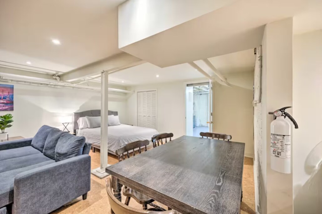 Building Photo - 3301 W Franklin St