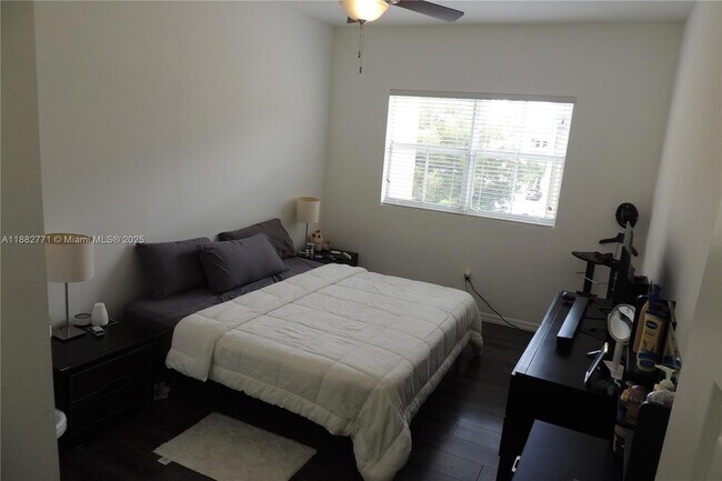 Building Photo - 8899 NW 107 Ct