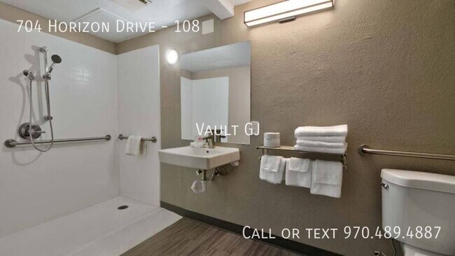 Building Photo - 704 Horizon Dr