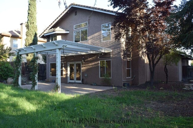 Building Photo - 303 Ironwood Cir