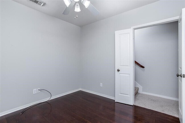 Building Photo - 59 Douvaine Ct