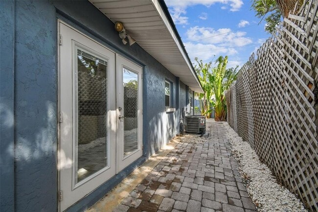 Building Photo - 131 Adalia Ave