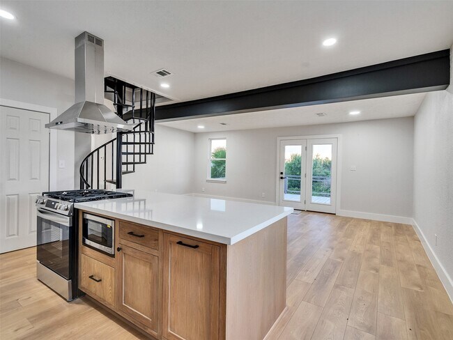 Building Photo - 7016 Delesandri Dr