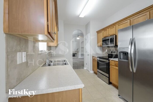 Building Photo - 4872 Longmeadow Dr
