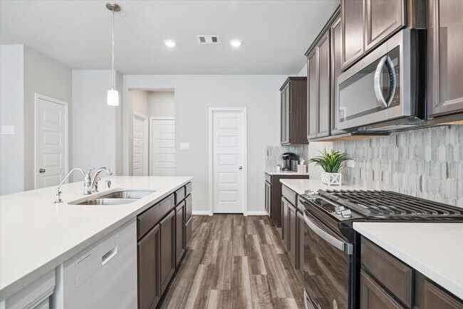 Building Photo - 1514 Lakeline Oak Dr