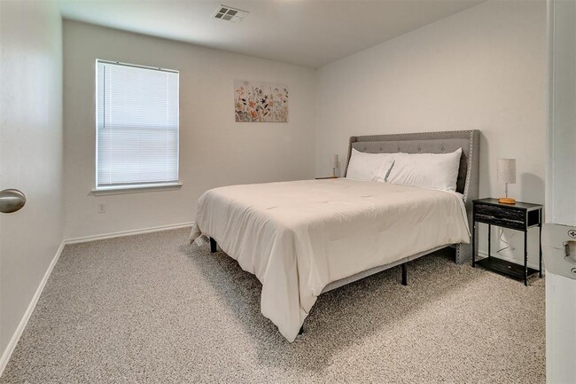 Building Photo - 8509 SW 49th Cir