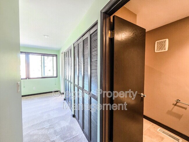 Building Photo - 11757 NE 143rd St