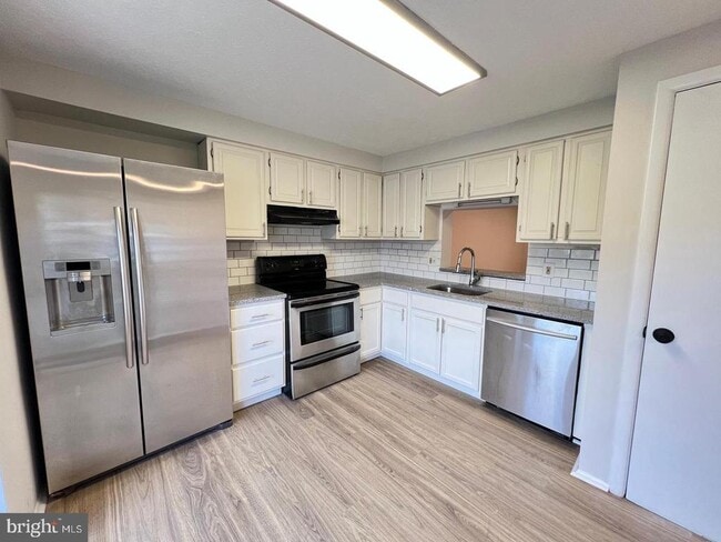 Building Photo - 3715 Bonnybridge Pl