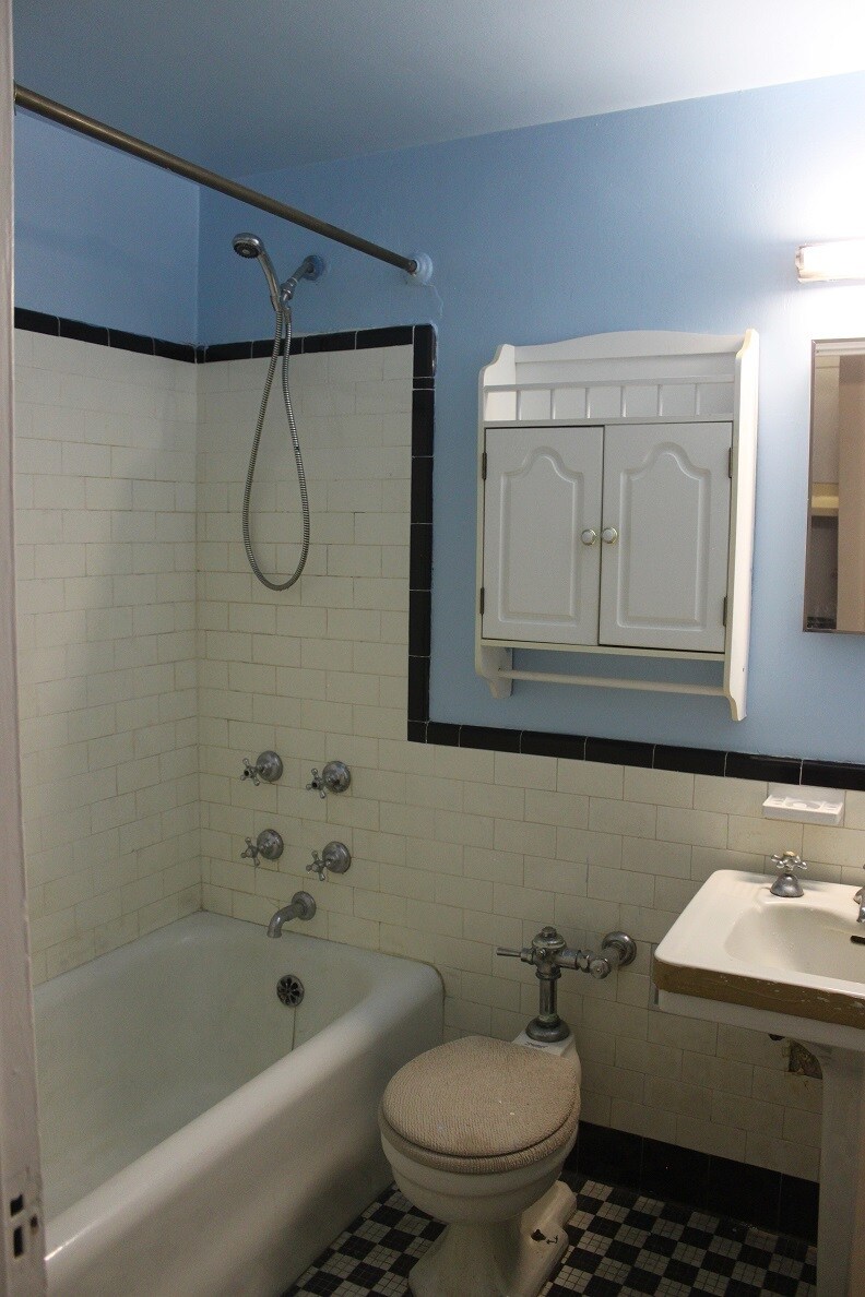 Building Photo - 310 Riverside Dr